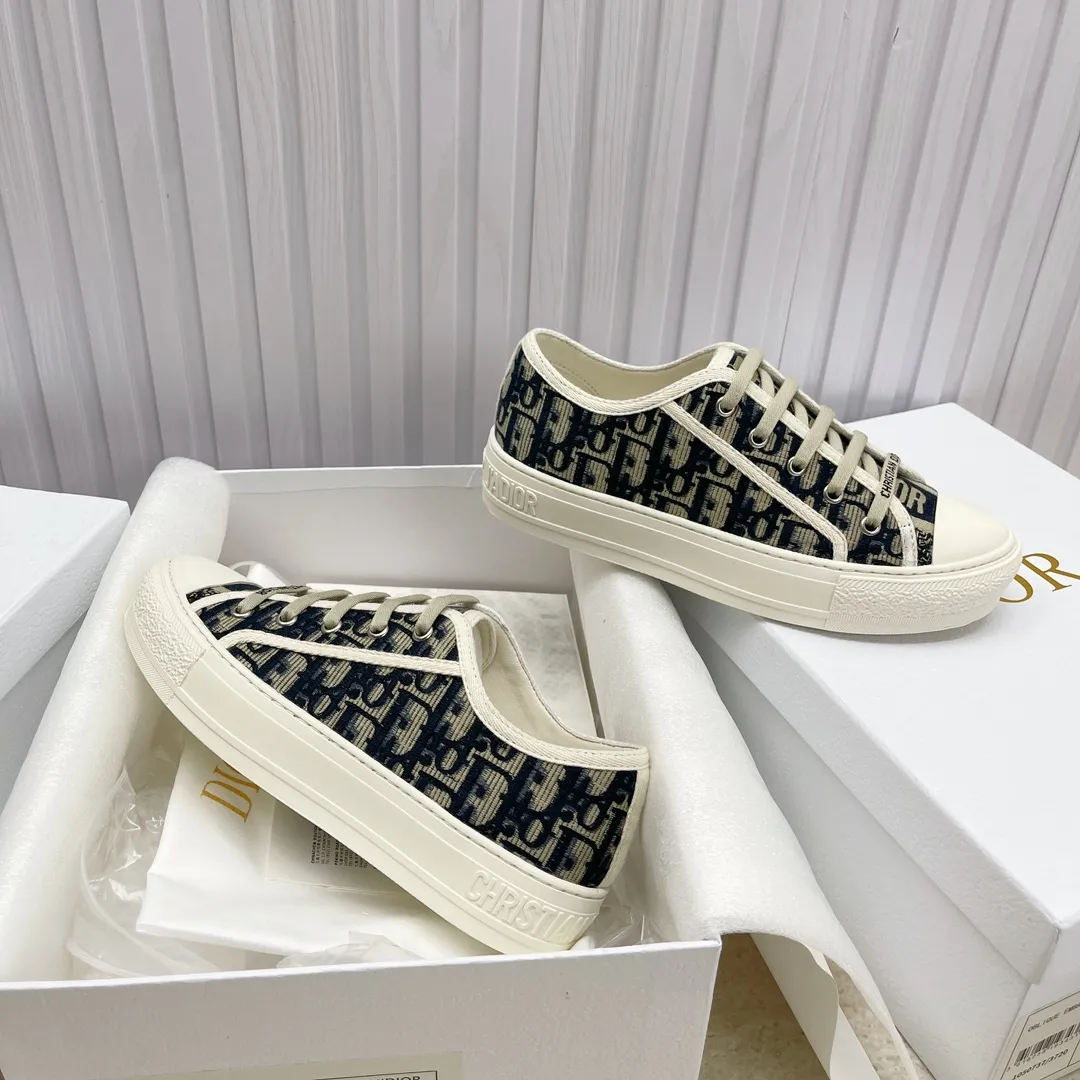 👟👟Ex-factory price 480👟👟 Women's Shoes Women's Clothing Women's Shoes Factory Ready-made high-quality Dior (Dior) flat sneakers with fully embroidered iconic patterns 👟👟 Women's Shoes Women's Clothing ♦️Top quality in the market🎗Hot model in foreign counters🎗Non-common imitation version in the market🎗🔳The fabric is made of Italian🇮🇹imported fabrics❗️Embroidered upper, original mold injection Logo frosted five-pointed star outsole🔳Inside imported lambskin + high elasticity injection molding mold Logo foam feet Code number: 35 to 42